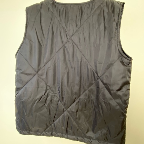 NWT Lightweight Quilted Vest that is a Oversized and Modern Fit Black Size S/M - Picture 6 of 8